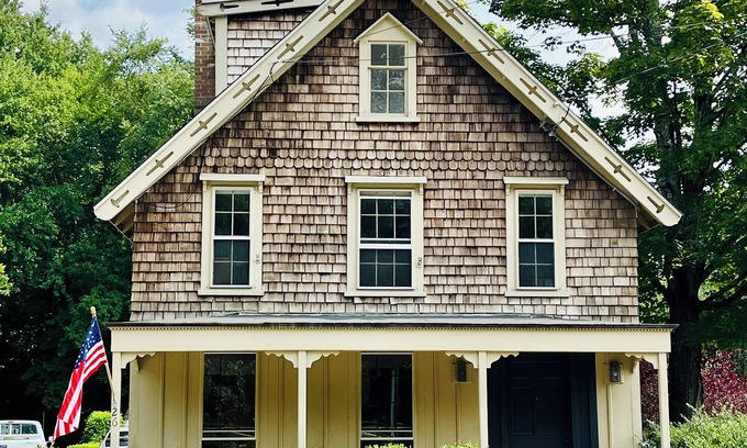 Chester Center Apartment | The little Chestnut. A charming historic apartment in Downtown Chester