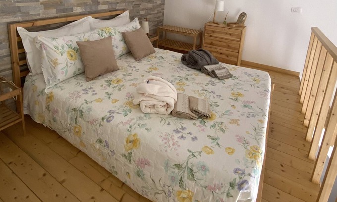 Santa Lucia Apartment | The Little House at 41. Bright apartment with modern and functional furnishings.