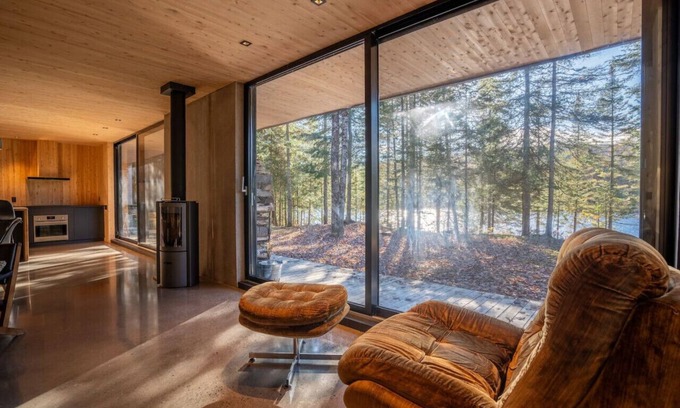 Saint-Alphonse-Rodriguez Apartment | The LoveShack |Hot Tub | Front Lake