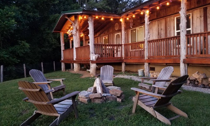 Washburn Cabin | The Lodge at COSY Farms...peaceful, secluded, mountain views, family friendly.