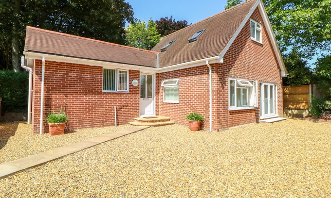 Hethel Cottage | THE LODGE AT ORCHARD HOUSE, with a garden in Norwich