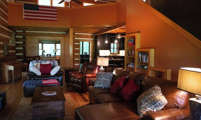 Franklin Cabin | The Lodge at Thunder Sound Studios