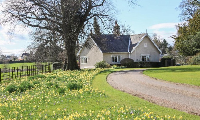 Overton-on-dee House | The Lodge