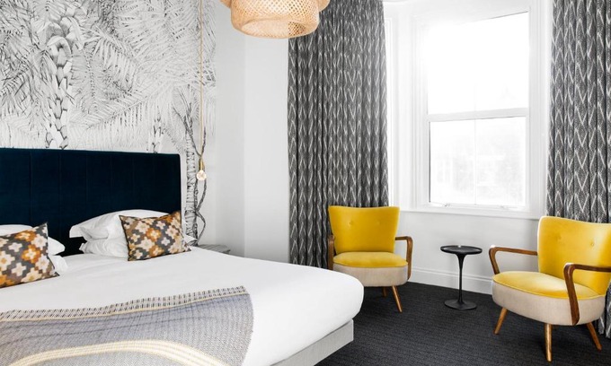 East Putney Hotel | The Lodge Hotel - Putney