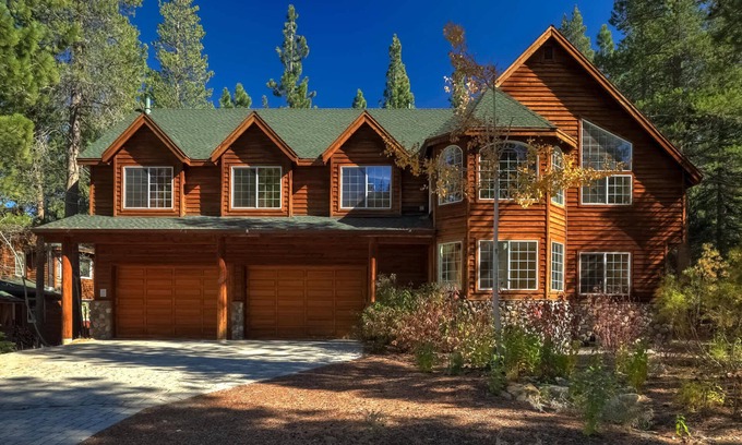Meyers Cabin | The Lodge on Oaxaco - Epic Man Cave/Billiard Room