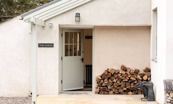 Newby Bridge Cottage | THE LODGE, pet friendly, country holiday cottage in Newby Bridge