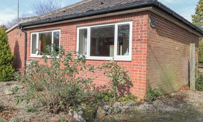 Tunstead Cottage | THE LODGE, romantic, country holiday cottage in Coltishall