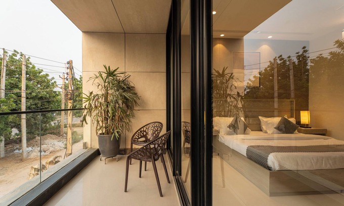 Gurugram Apartment | The Lodgers Luxury Hotel Near GolfCourse