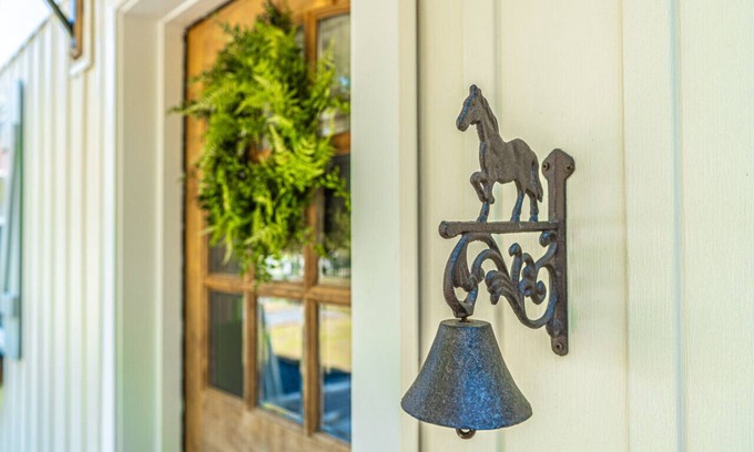 Pinebluff Apartment | The Loft and Mane Cottage