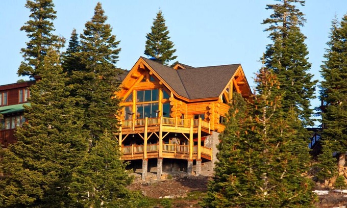 Truckee House | The LOG HOUSE in Truckee, CA - 5,250 sq.ft. of Awesome!