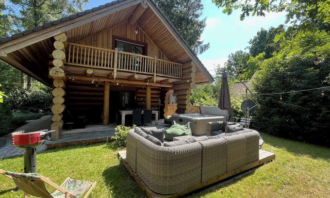 Knesselare House | The Loghouse between Ghent and Bruges