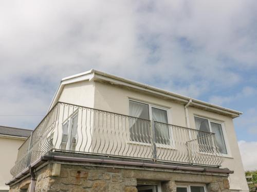 Penzance Apartment | The Lookout