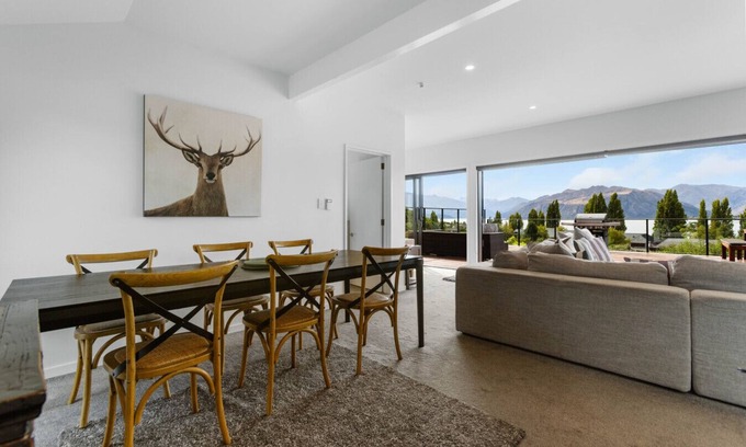 Wanaka House | The Lookout: Lake Views