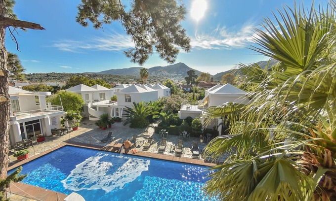 Varia Apartment | The Loriet