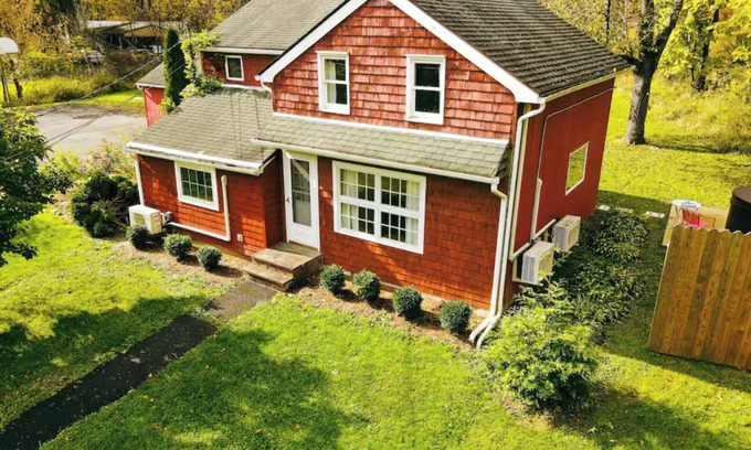 Accord House | The Louie II: Accord Farmhouse near Arrowood w/Hot Tub & Large Yard