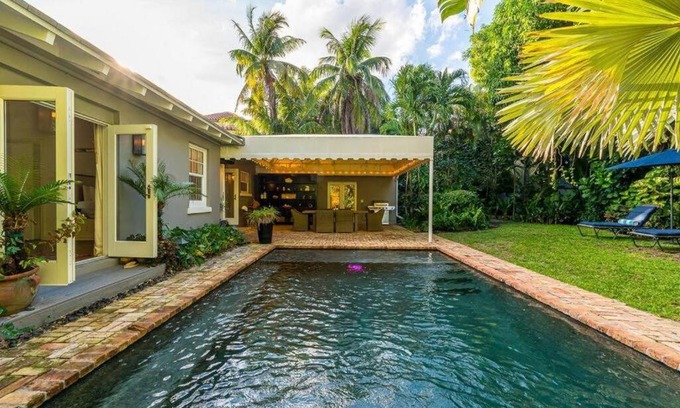 Poiciana Park II Apartment | The Luxury Sunset Villa! Saltwater Pool & Hot Tub!