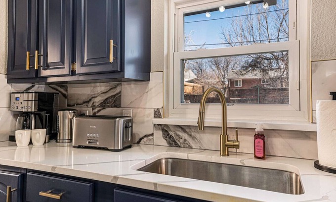 South Westminster House | The Lyric — Hot Tub | Firepit | Pet-friendly