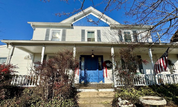 Stanardsville House | The Magnolia Manor House