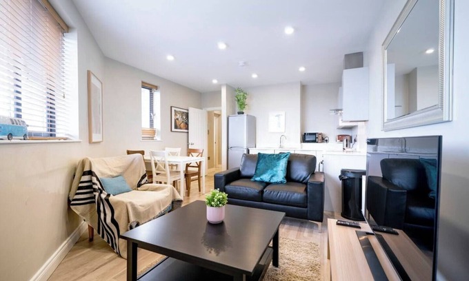 Belfast Apartment | The Manhattan -1bd City Ap (Gold Short Term Stays)