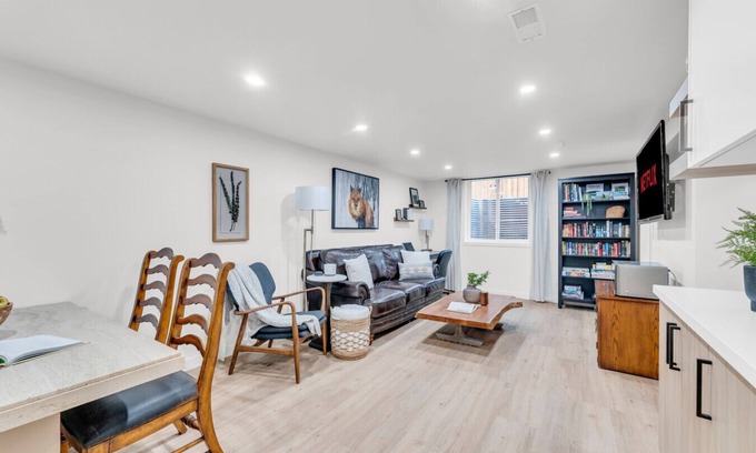 Burlington Apartment | The Maple Tree Private Apartment