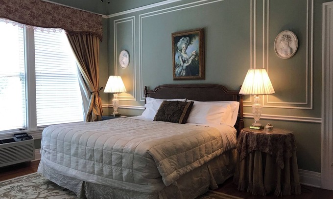 Hammond Bed & Breakfast | The Marie Antoinette