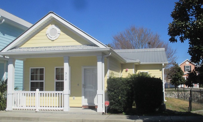 Myrtle Beach Cottage | The Marlin at Gulf Stream invites you to relax with an Ocean Breeze.