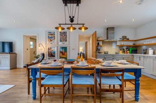 Holt House | The Marrams