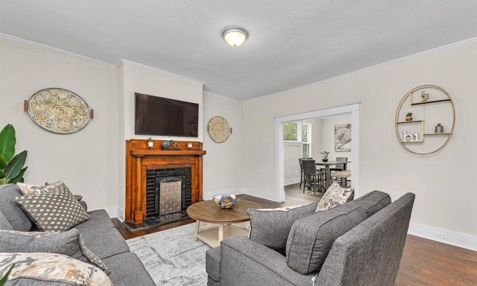 Summerville House | The Master Classic, 2.4 miles to Augusta National- 4 bedrooms, Sleeps 12