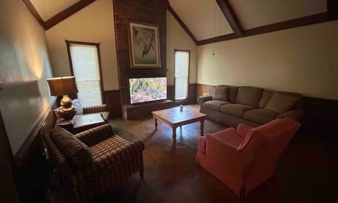 Tougaloo House | The McCormack House - comfortable & quiet!