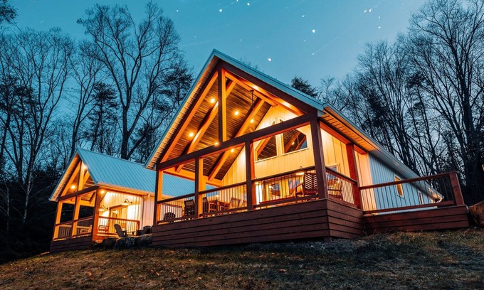 Rockbridge Cabin | The Meadow View – 3 Suites - Secluded Luxury