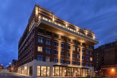 Muscatine Hotel | The Merrill Hotel & Conference Center, Muscatine, a Tribute Portfolio Hotel