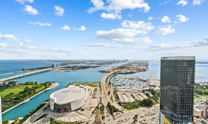 Overtown Condo | The Miami Penthouse - 51st Floor Luxury 3 Bedroom Condo with Breathtaking Views