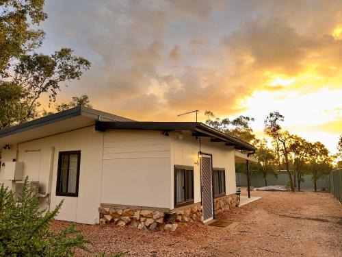 Lightning Ridge Apartment | The Miners Cottage On Nettleton Lightning Ridge