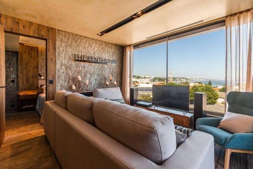 Paco De Arcos Apartment | THE miniPENTHOUSE terrace & SPA