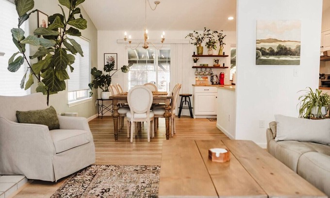 Altamont Apartment | The Mintwood| 4 BDR Home Near Crater Lake/OIT
