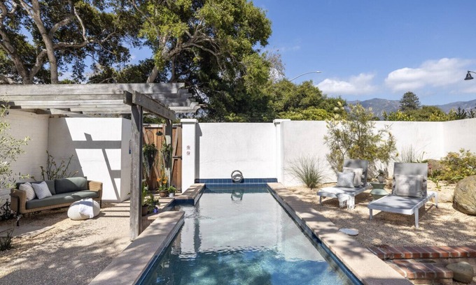 Montecito House | The Miramar Oasis: Plunge Pool 2 Blocks to Beach