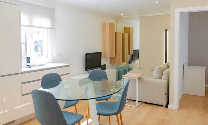 Batalha Apartment | The Modern 1385 Apartment