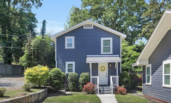Crestline Heights Apartment | The Modern Magnolia S