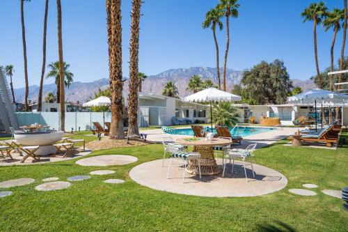 Desert Park Estates Hotel | The Monkey Tree Hotel Buyout by AvantStay Entire Hotel Buyout! Funky Rooms with Modern Amenities!