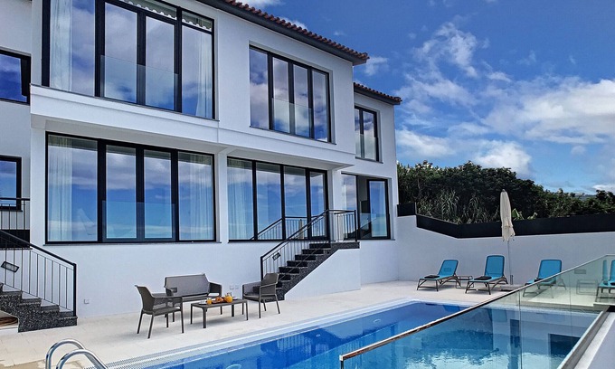 Monte Villa | The Monte White House by MHM