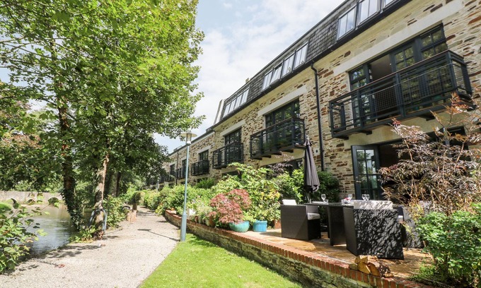 Lostwithiel House | THE MOORINGS, family friendly, with a garden in Lostwithiel