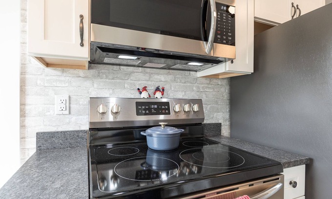 Keene Apartment | "The Murdock Suite @ The Large House"