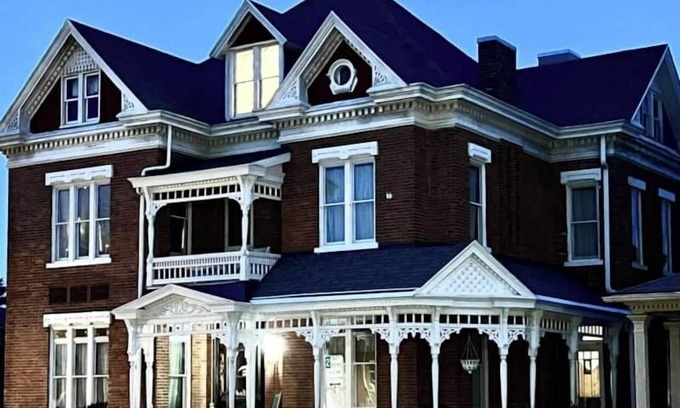 Xenia House | The Nesbitt House - Suite 144