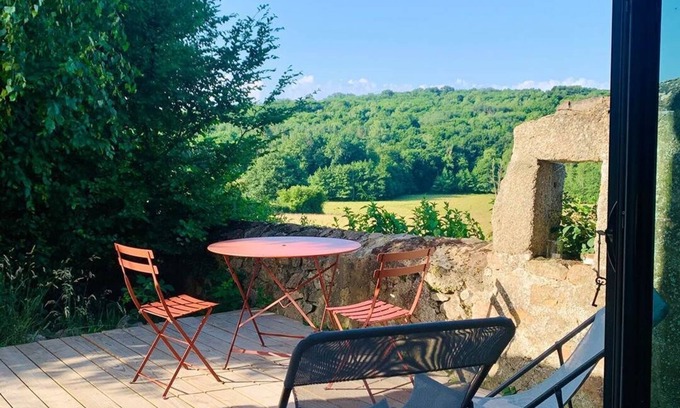 Bussieres (Yonne) Apartment | The Nest - mini-gîte with a wonderful view