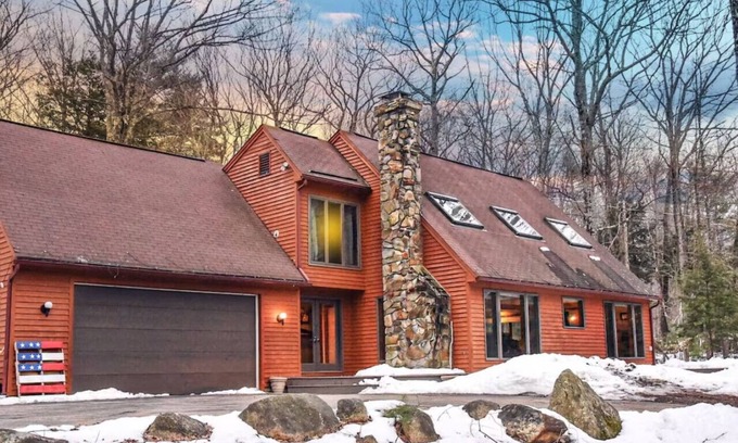 Birch Hill House | The North Woods Escape | 5BDRM, Hot Tub, Game Room