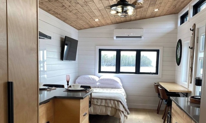 Newfoundland Apartment | The Northern Tickle offers grogeous view of the ocean. 20 minutes to Twillingate