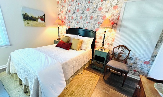 Buies Creek House | The Oasis. Cozy 3-bed house 1 mile to Campbell University. WiFi