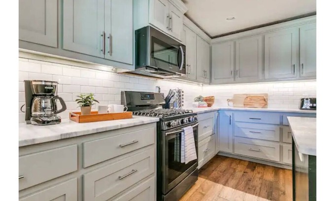 Norman House | The Oasis - Relaxing 5 Bedroom with a Pool near OU