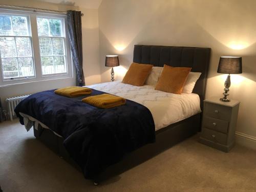 Marlborough House | The Old Barn Marlborough, spacious grade 2 listed with parking