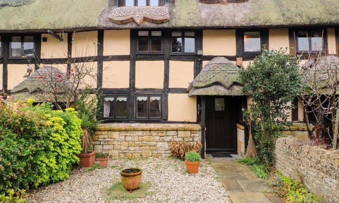 Stanton Cottage | THE OLD CIDER PRESS, character holiday cottage in Broadway